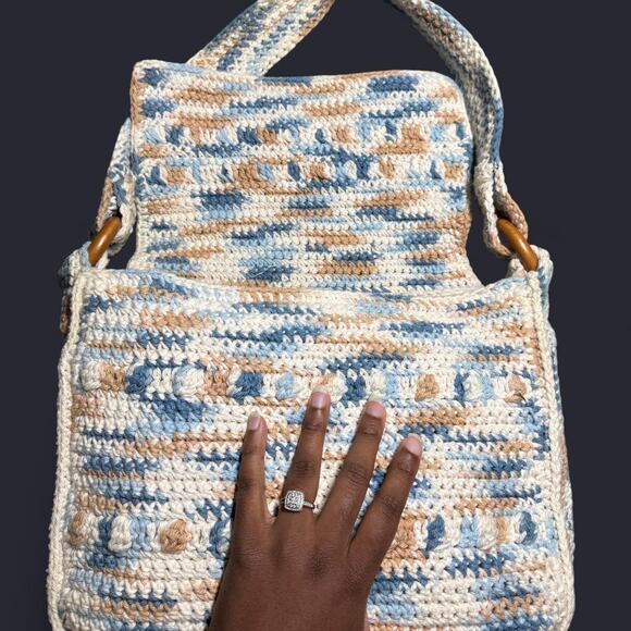 Cream/pastel colored crochet messenger bag - Picture 4 of 5